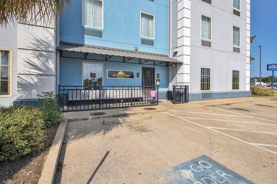 More Photos Of 410 Us Highway 79 S, Henderson Hotel For Sale