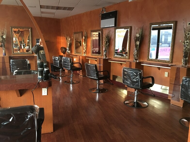 More Photos Of 26710 Hillside Ave, Floral Park General Retail For Lease