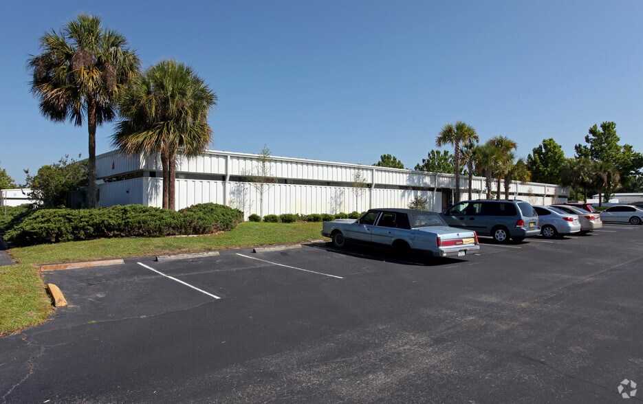 Primary Photo Of , Tavares Office For Sale