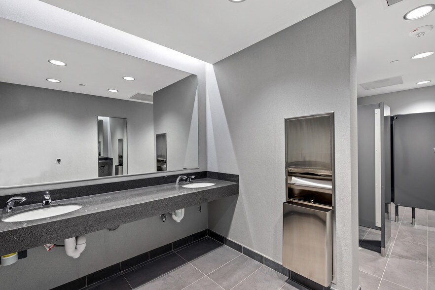 More Photos Of 1415 Louisiana St, Houston Office For Sale