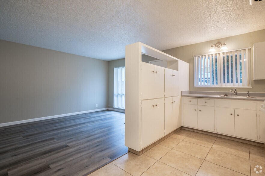 More Photos Of 6638-6646 MacArthur Blvd, Oakland Apartments For Sale