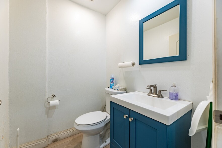 More Photos Of 12970 Branford St, Pacoima Warehouse For Lease