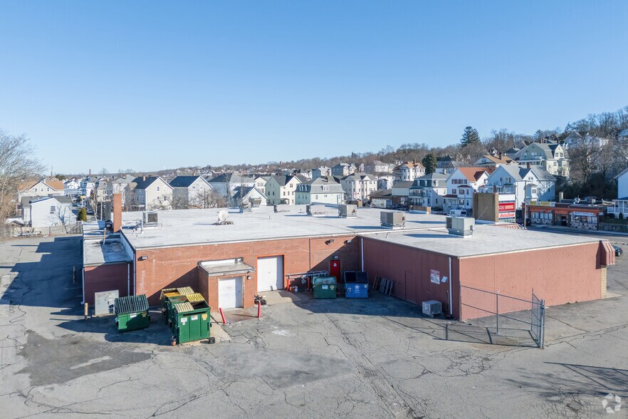 More Photos Of 870 N Main St, Fall River Freestanding For Lease