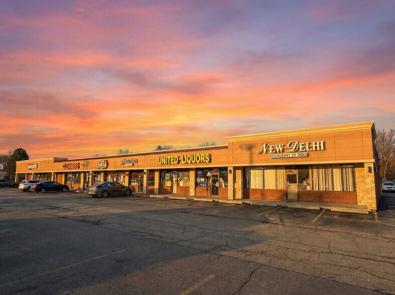More Photos Of 30-60 S Meacham Rd, Schaumburg General Retail For Lease