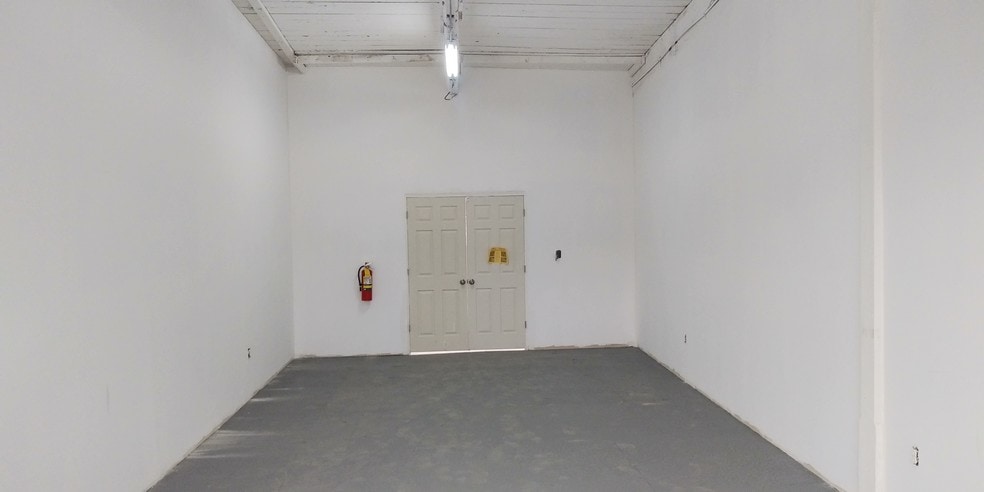 More Photos Of 60 Dickerson St, Newark Light Manufacturing For Lease