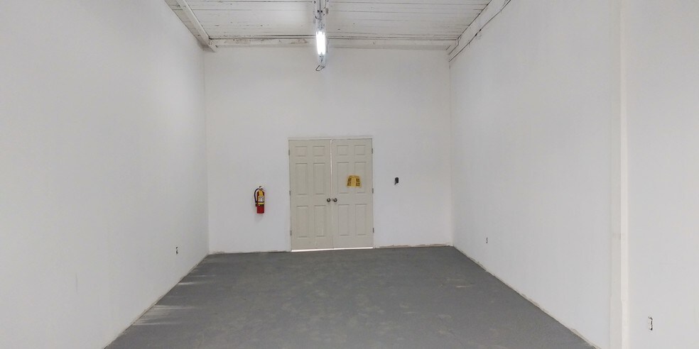 More Photos Of 60 Dickerson St, Newark Light Manufacturing For Lease