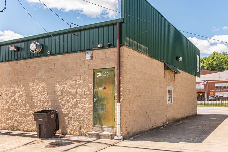 More Photos Of 3333 Louisa St, Catlettsburg Freestanding For Lease