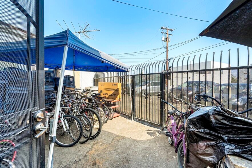 More Photos Of 4311 E Carson St, Long Beach Storefront For Sale