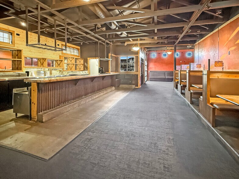 More Photos Of 594 NE Bellevue Ct, Bend Restaurant For Sale