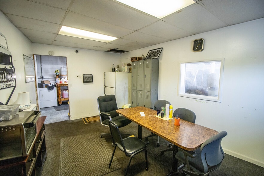 More Photos Of 10185 N Saginaw Rd, Clio Auto Repair For Sale
