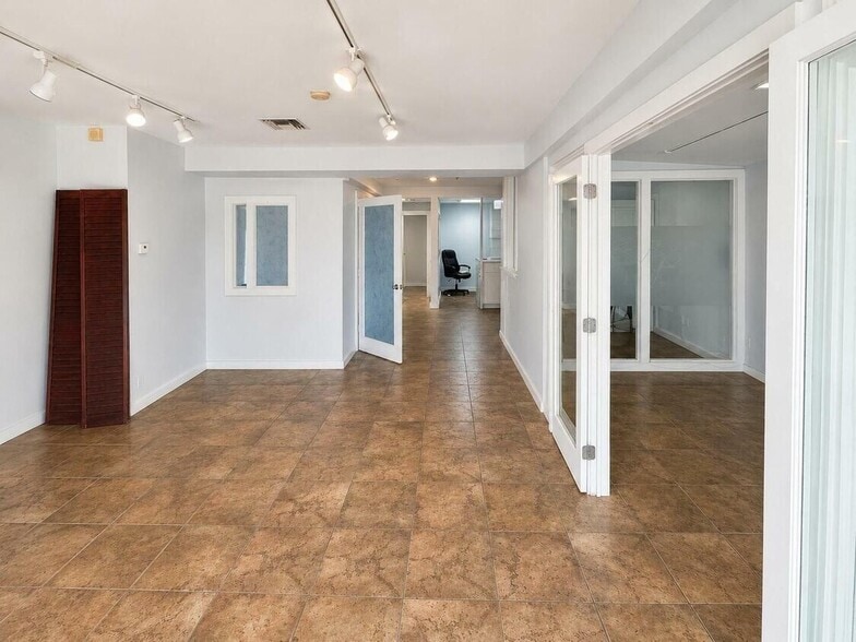 More Photos Of 1421 1st St, Key West Office For Sale