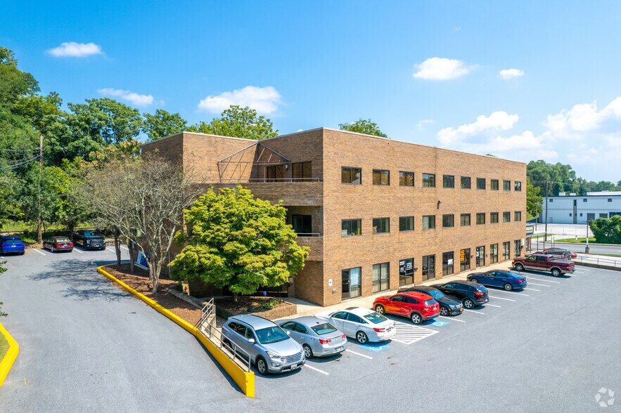 Primary Photo Of 3 Greenwood Pl, Pikesville Office For Lease