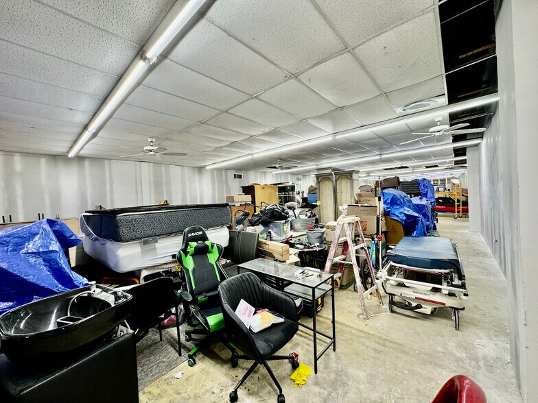 More Photos Of 7524 Hillcroft St, Houston Freestanding For Sale