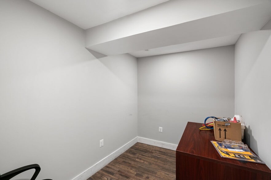 More Photos Of 101 E Marshall St, Remington Storefront Retail Office For Lease