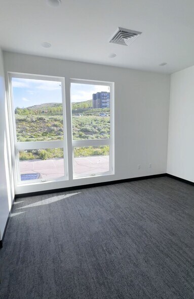 More Photos Of 1082 W Wasatch Spring Rd, Kamas Office For Sale