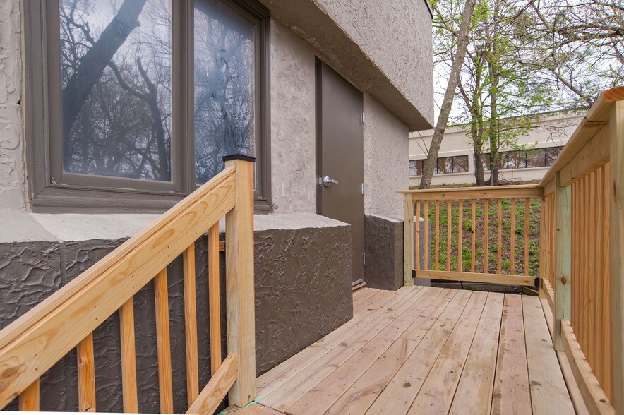 More Photos Of 8980 Hickman Rd, Clive Office For Sale