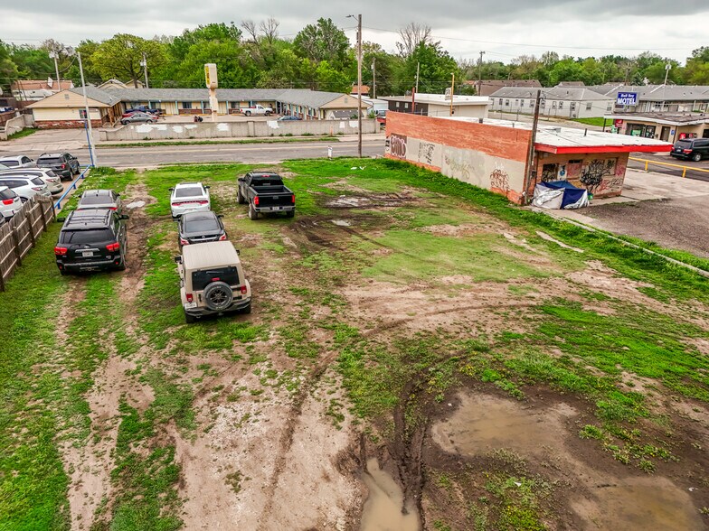 More Photos Of 2033 S Broadway St, Wichita Bar For Sale