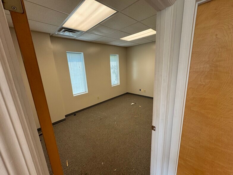 More Photos Of 3702 Neal Dr, Knoxville Light Manufacturing For Lease