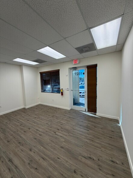 More Photos Of 1901-1939 Banks Rd, Margate Warehouse For Lease