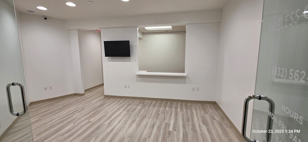 More Photos Of 3900 Essex Ln, Houston Office For Lease