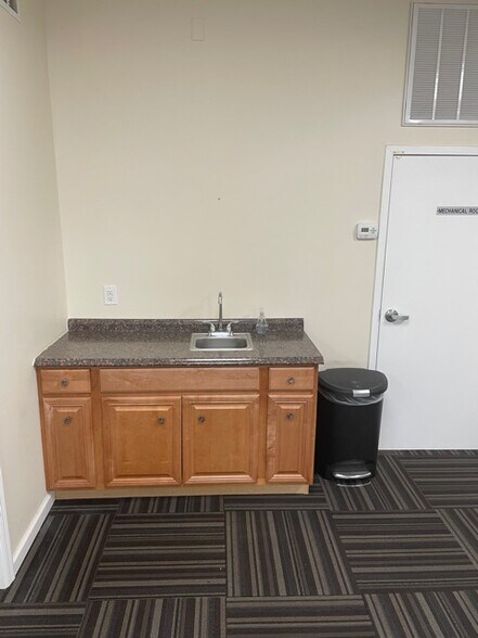 More Photos Of 885-889 Teaneck Rd, Teaneck Freestanding For Lease