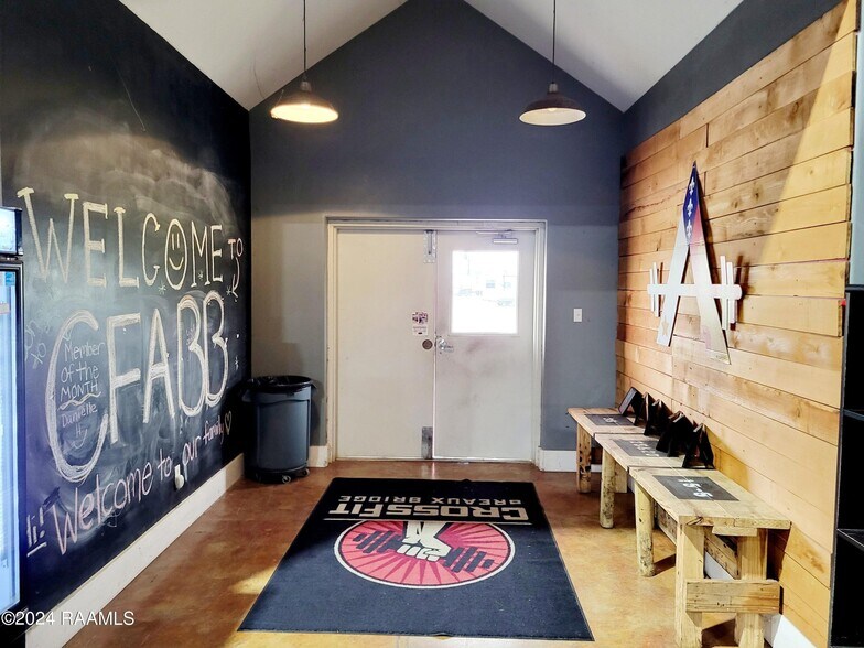 More Photos Of 644 Enterprise Pky, Breaux Bridge Flex For Lease