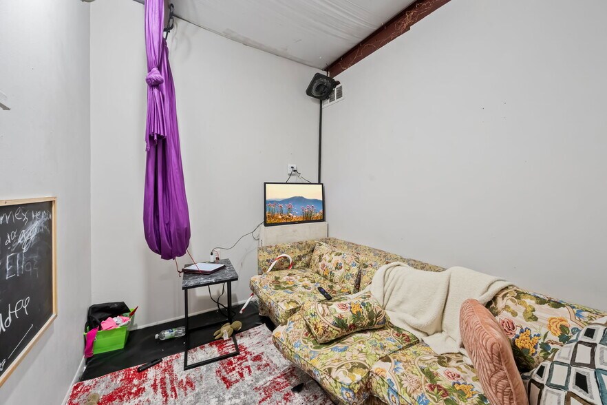 More Photos Of 115 N Willis Ave, Livingston Warehouse For Sale