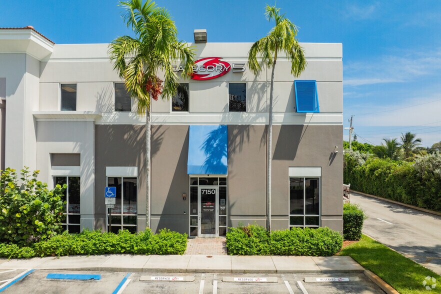 More Photos Of 7150 Seacrest Blvd, Lantana Showroom For Sale