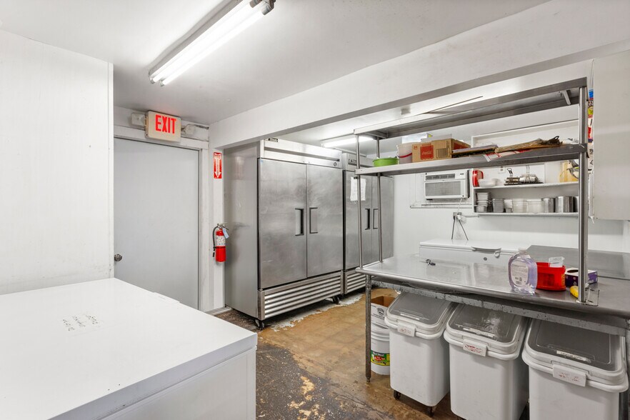 More Photos Of 1300 S Gordon St, Alvin Fast Food For Sale