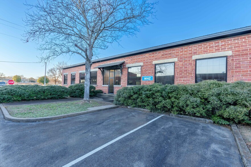 Primary Photo Of 415 Franklin D Roosevelt Dr, Muscle Shoals Office For Lease