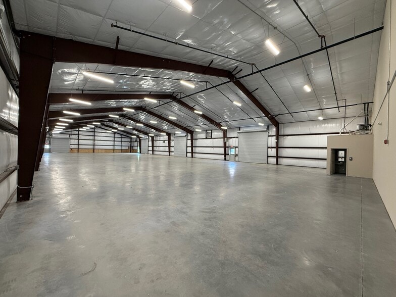 More Photos Of 3000 Wyndham Industrial Dr, Opelika Manufacturing For Lease