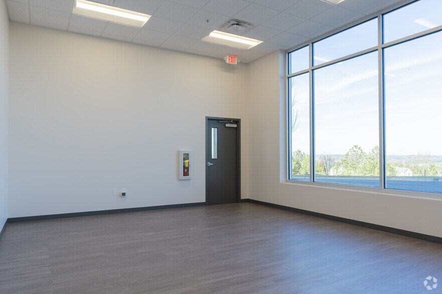 More Photos Of 1350 Six Flags Rd, Lithia Springs Warehouse For Lease