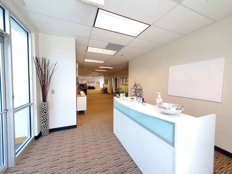 More Photos Of 8911 S Sandy Pky, Sandy Unknown For Lease