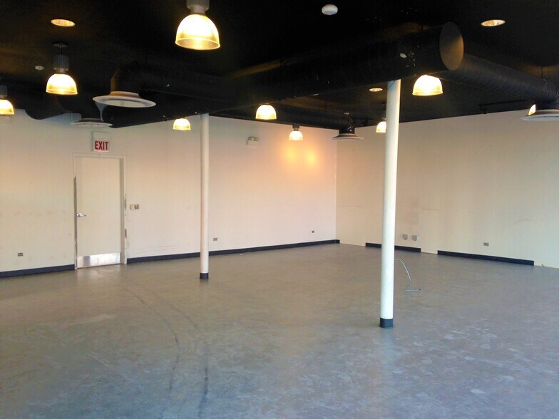 More Photos Of 3701 W 26th St, Chicago Storefront Retail Office For Lease