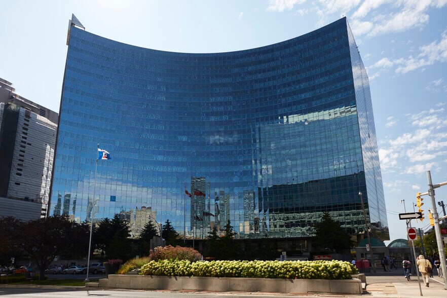 More Photos Of 700 University Ave, Toronto Office For Lease