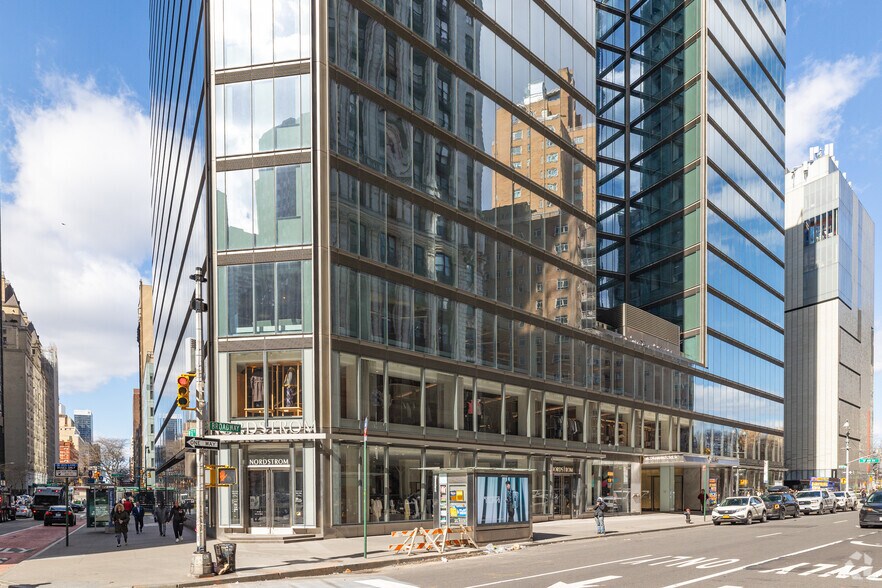 More Photos Of 3 Columbus Cir, New York Office For Lease