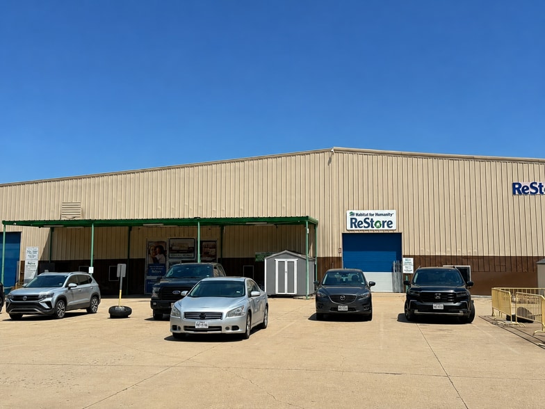 More Photos Of 2060 Couch Dr, McKinney Industrial For Sale