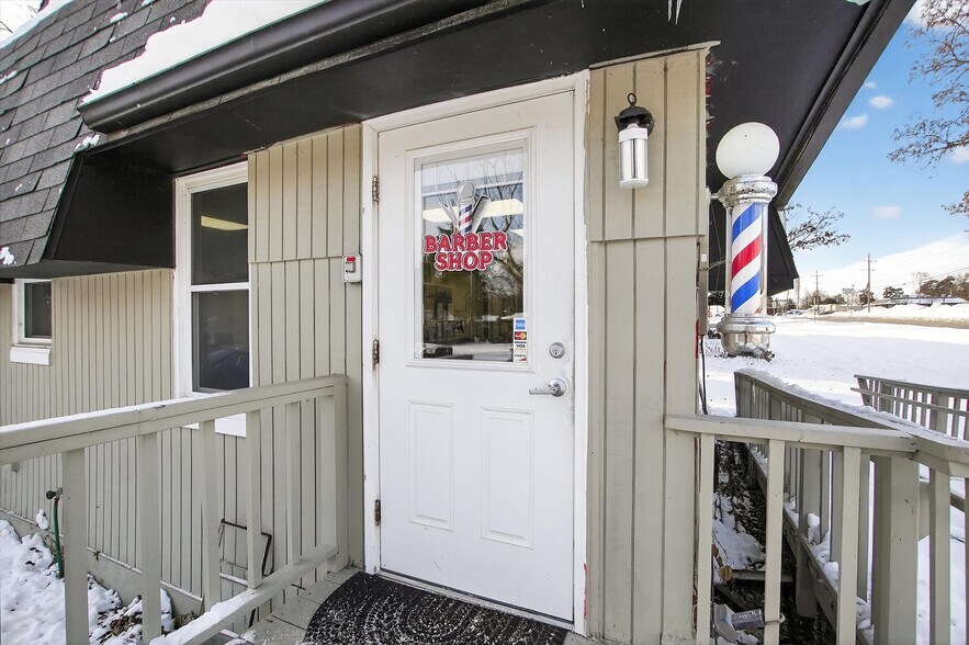 More Photos Of 7045 Cooley Lake Rd, West Bloomfield Freestanding For Sale