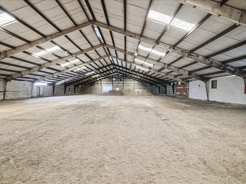 More Photos Of 12925 N 49th St, Clearwater Warehouse For Lease