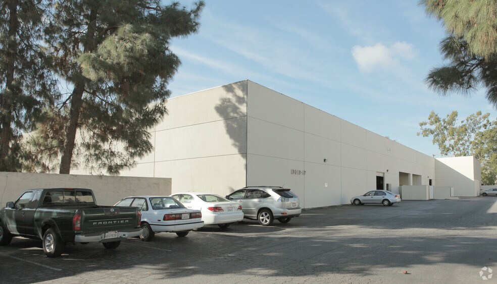 More Photos Of 13013-13017 166th St, Cerritos Warehouse For Lease