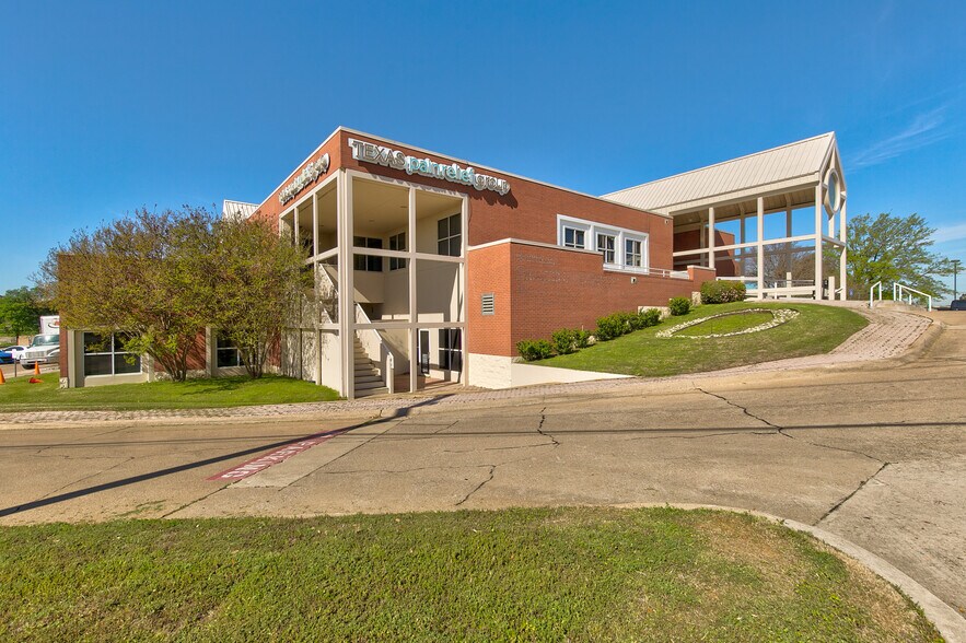 More Photos Of 1717 Precinct Line Rd, Hurst Medical For Lease