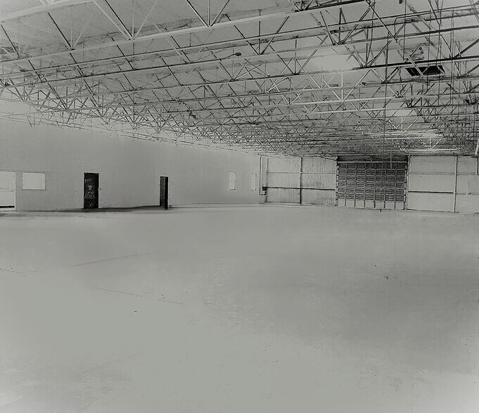 More Photos Of 3333 N Main St, Jacksonville Light Manufacturing For Lease