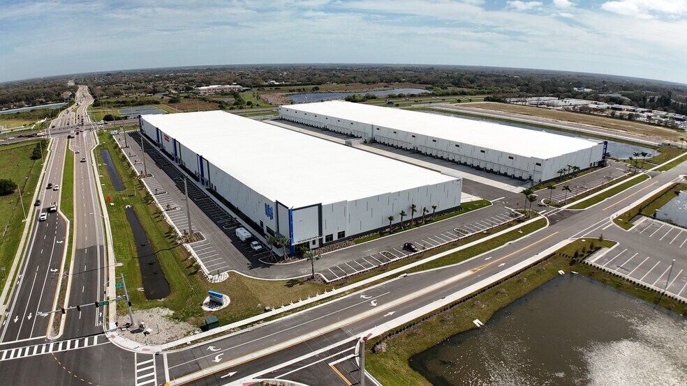 More Photos Of 4505 24th St E, Bradenton Distribution For Lease