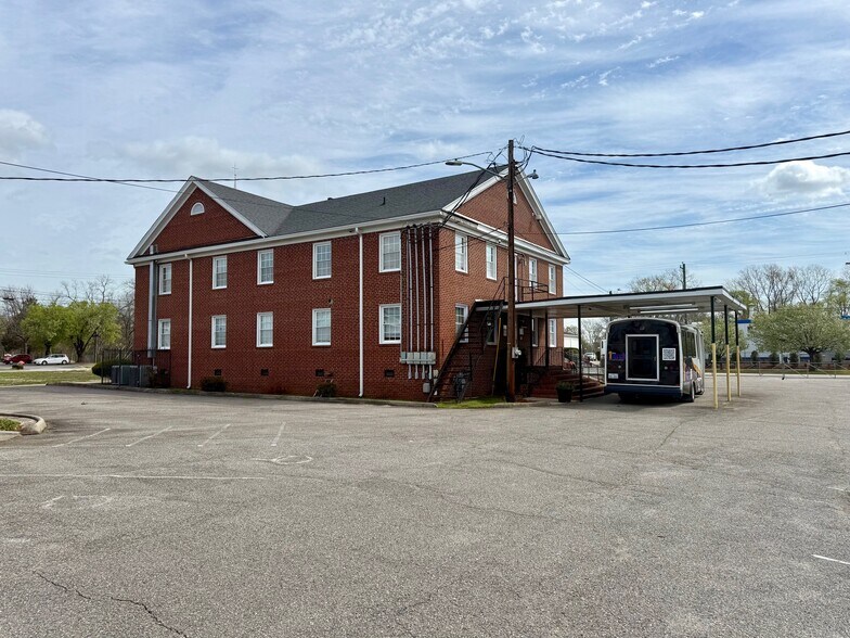 More Photos Of 914 Person St, Fayetteville Religious Facility For Lease