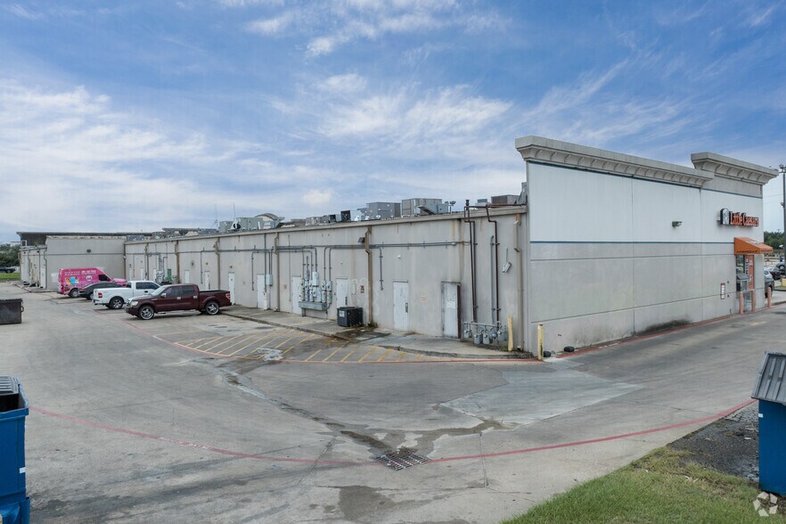 More Photos Of 5502 Fry Rd, Katy Storefront For Lease