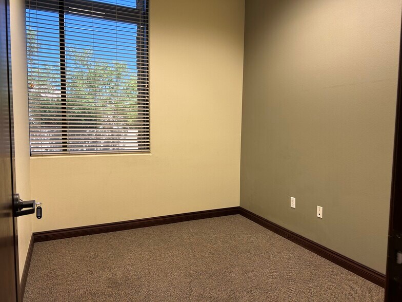 More Photos Of 1880 E Warm Springs Rd, Las Vegas Loft Creative Space For Sale