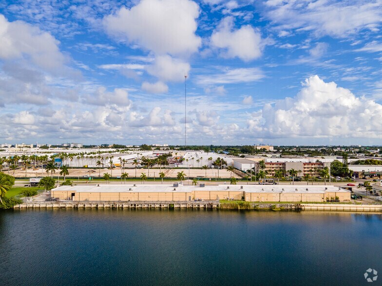 More Photos Of 3192-3194 W Hallandale Beach Blvd, Hallandale Freestanding For Lease