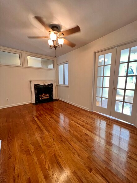 More Photos Of 44 Main St, Camden Restaurant For Sale