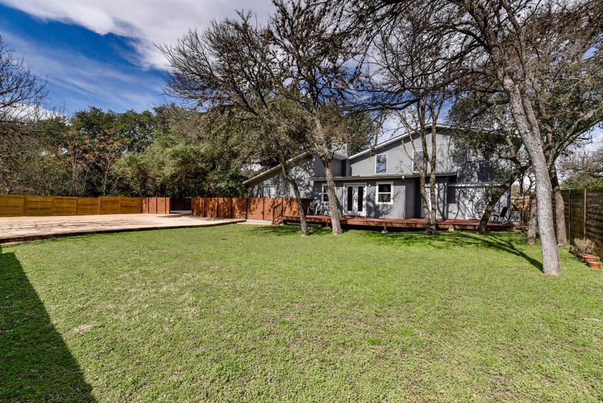 More Photos Of 2111-2113 W Slaughter Ln, Austin Office For Lease