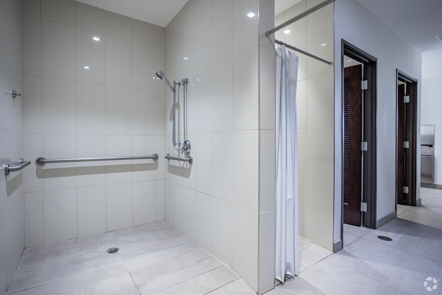 More Photos Of 4201 Spring Valley Rd, Dallas Office For Lease